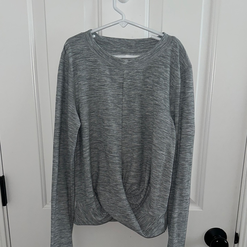 Old Navy Gray Twist Front Long Sleeve Active Tee
